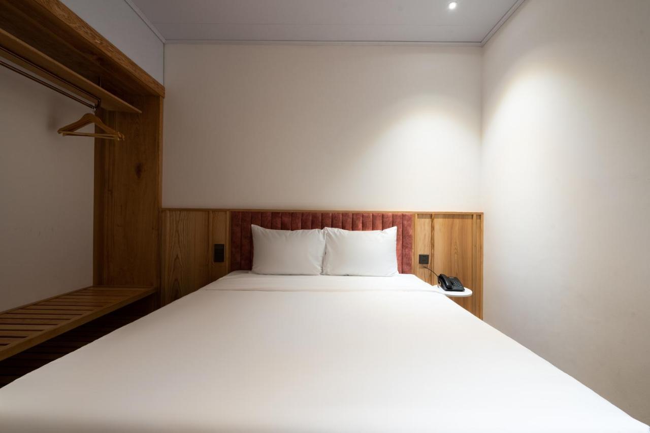 Haven Hut Hotel Ho Chi Minh City Exterior photo